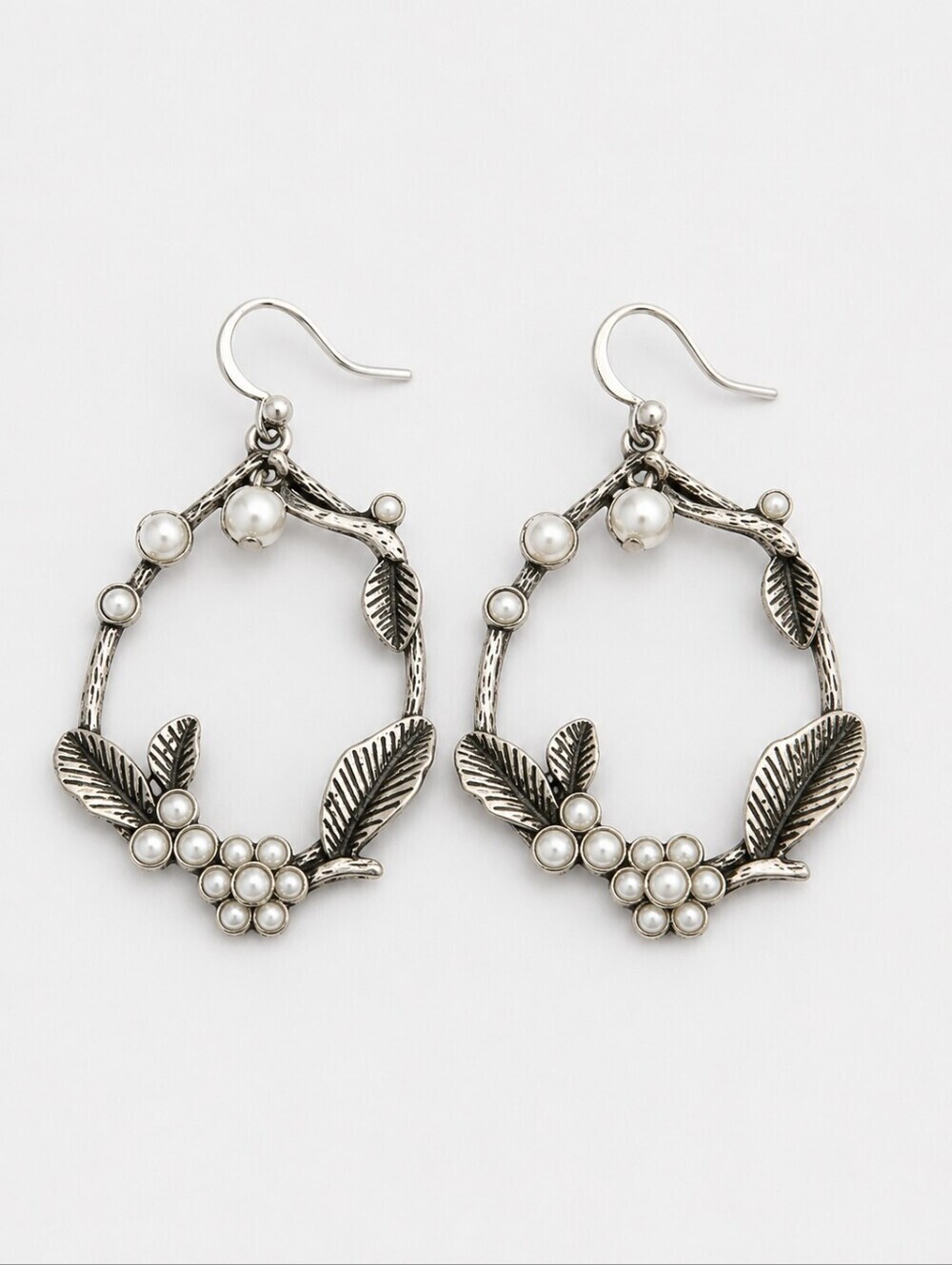 VTG Teardrop Floral Vine Pearlesque Dangle Hook Fairycore Earrings